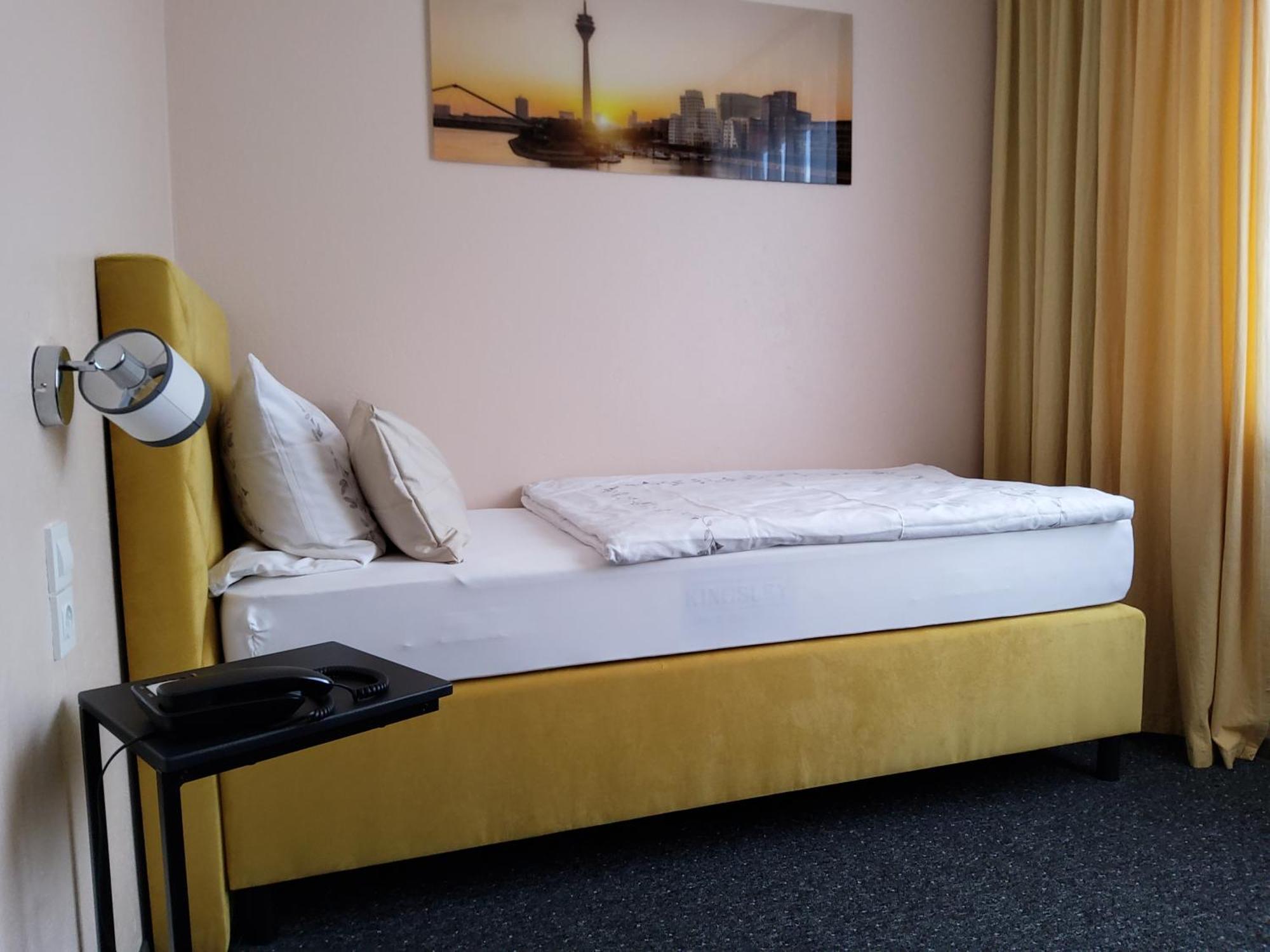 Schloss Hotel Gbr, Dusseldorf